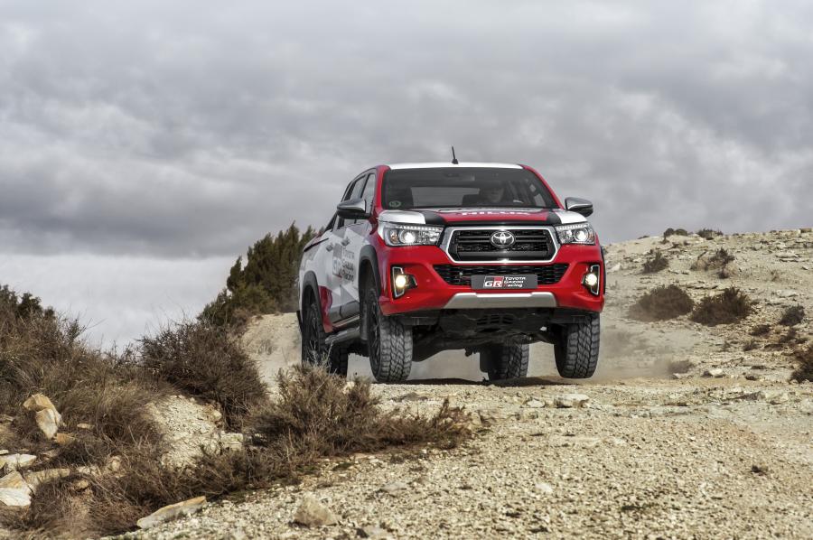  Toyota Hilux Gazoo Racing 2020 года  (фото 2 из 19)